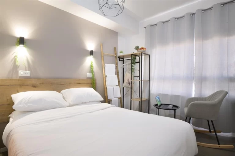 Basic Room · 14 Hillel Street