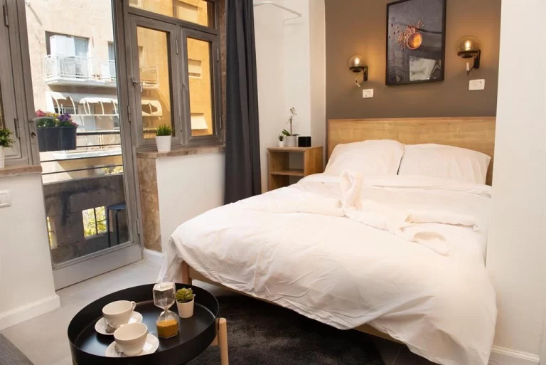 Basic Room with Balcony · 23 Ben Yehuda Street