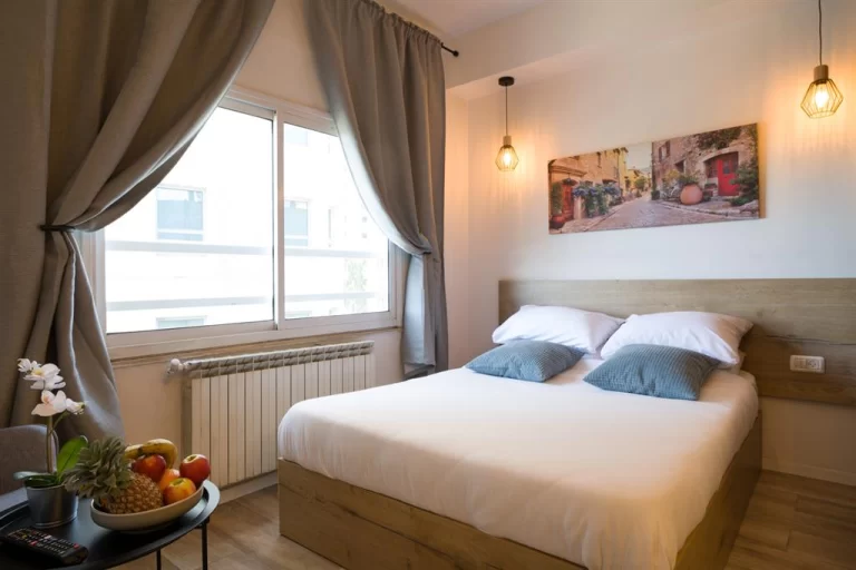 Studio Room for Two · 14 Hillel Street