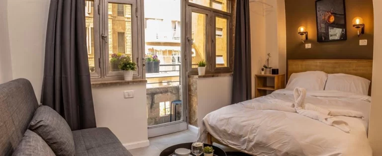 Triple Room with Balcony · 23 Ben Yehuda Street